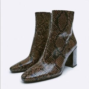 ZARA BLOGGER FAVORITE EMBOSSED WIDE HEELED ANKLE BOOTS SNAKE